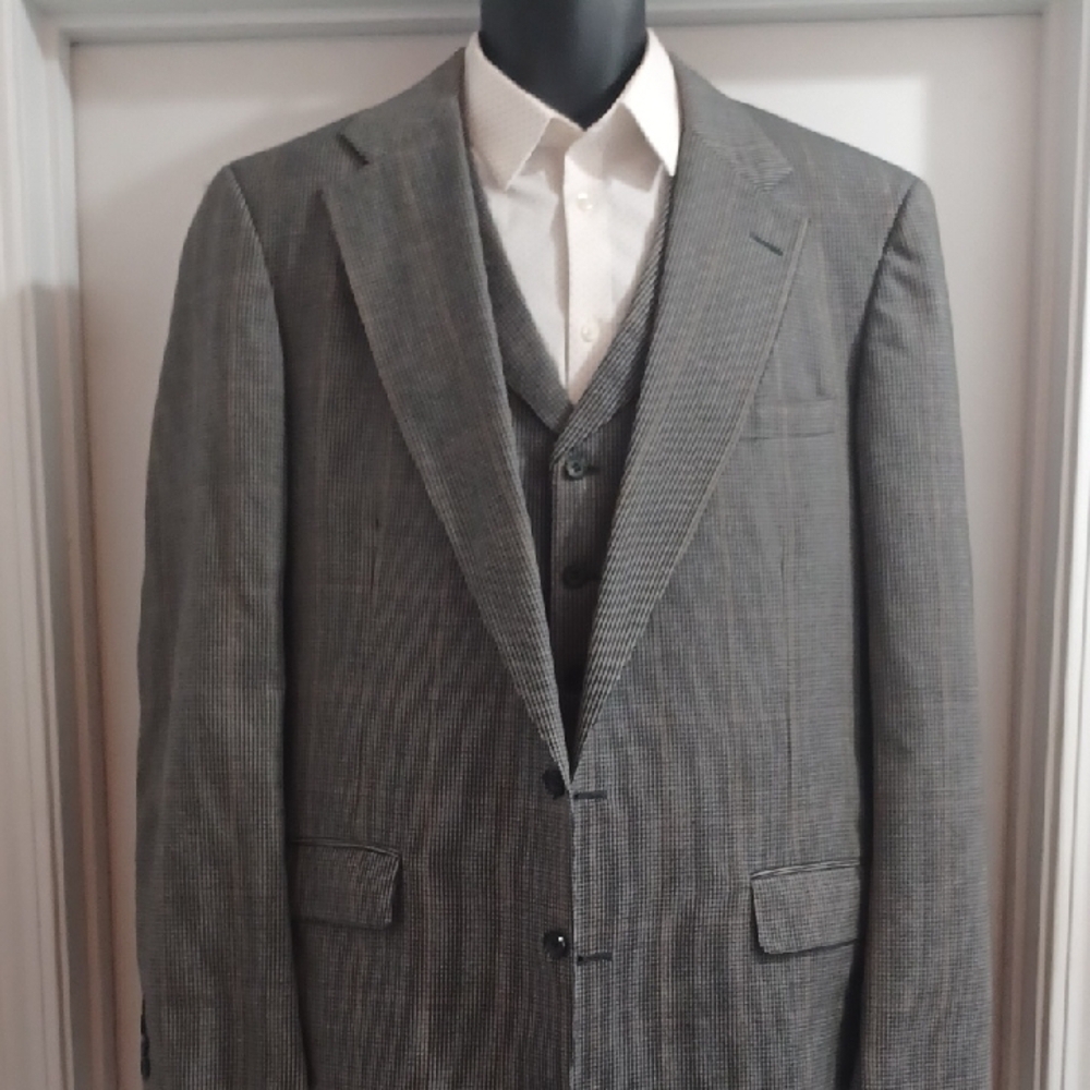 Classic Custom Men's Plaid Gray 3-Piece Suit, 42L / 36W x 32L - Picture 5 of 16
